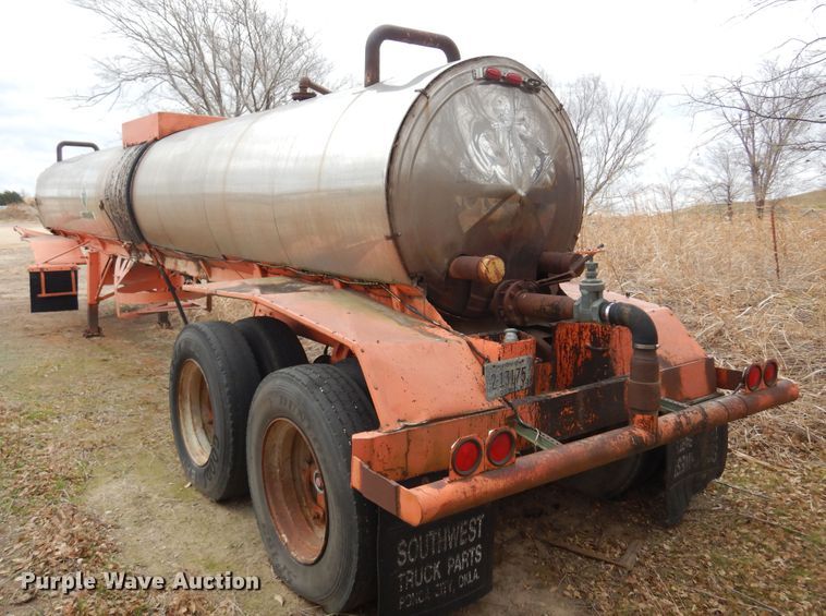 image for item JJ9861 Tank trailer