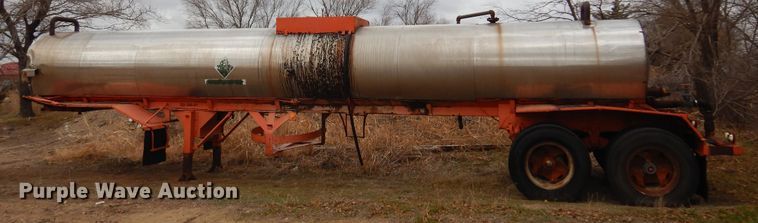 image for item JJ9861 Tank trailer