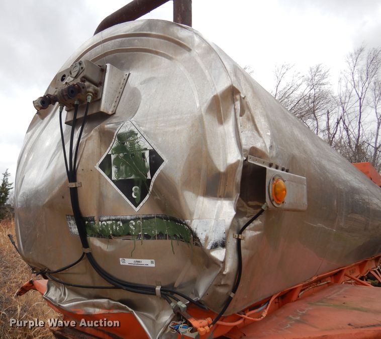 image for item JJ9861 Tank trailer