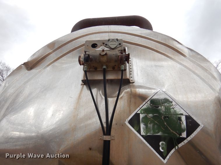 image for item JJ9861 Tank trailer