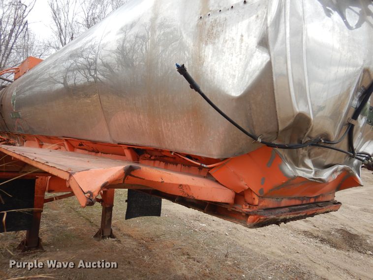 image for item JJ9861 Tank trailer
