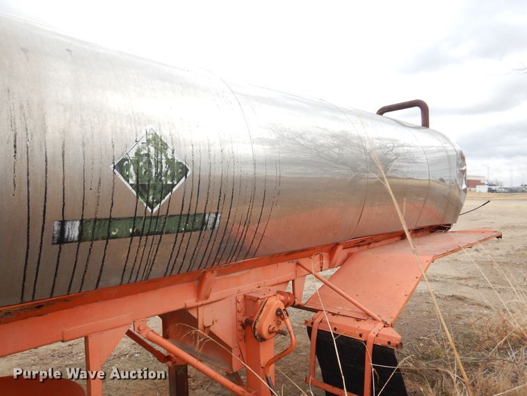 image for item JJ9861 Tank trailer