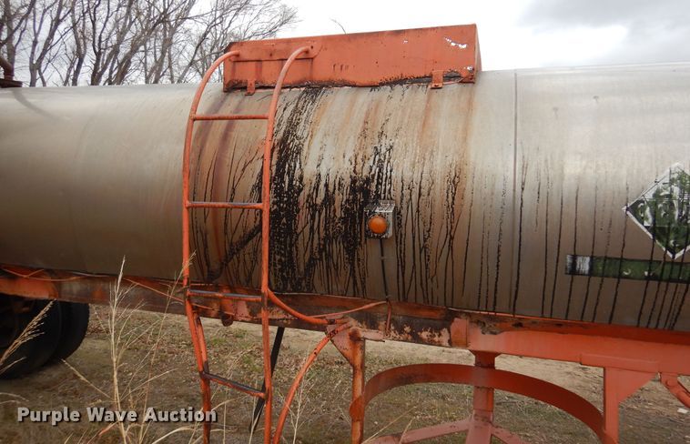 image for item JJ9861 Tank trailer