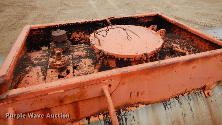 image for item JJ9861 Tank trailer