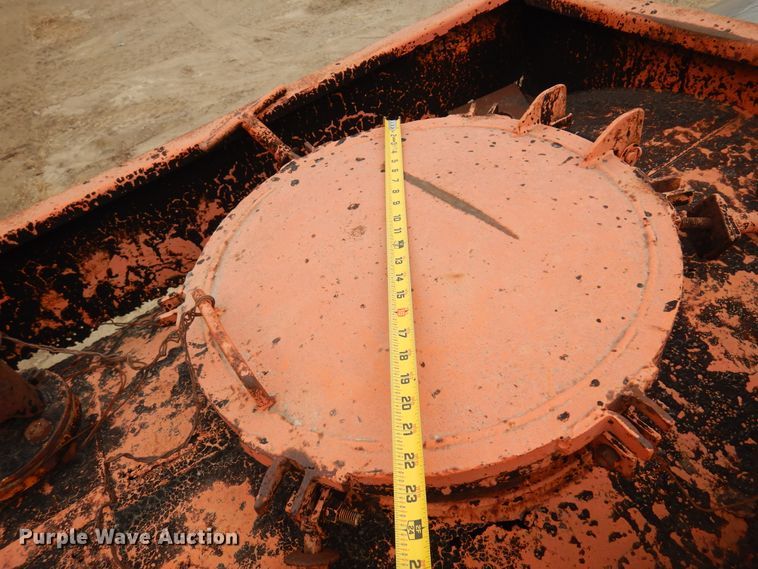 image for item JJ9861 Tank trailer