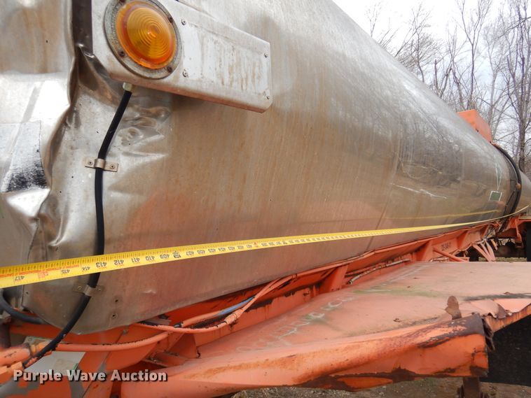 image for item JJ9861 Tank trailer