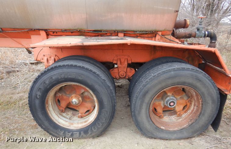 image for item JJ9861 Tank trailer