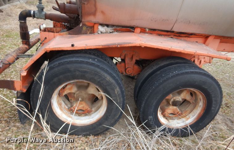 image for item JJ9861 Tank trailer