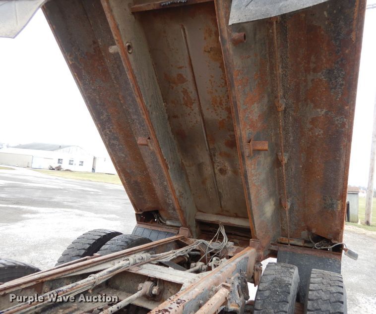 image for item JK9855 2000 International 4900  dump truck