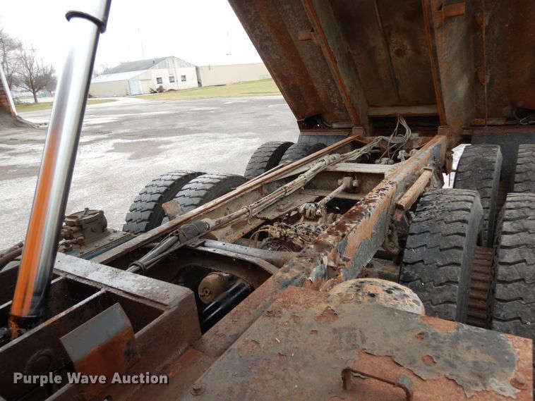 image for item JK9855 2000 International 4900  dump truck