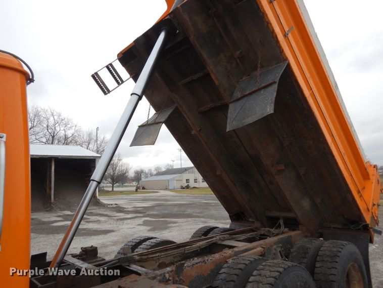 image for item JK9855 2000 International 4900  dump truck