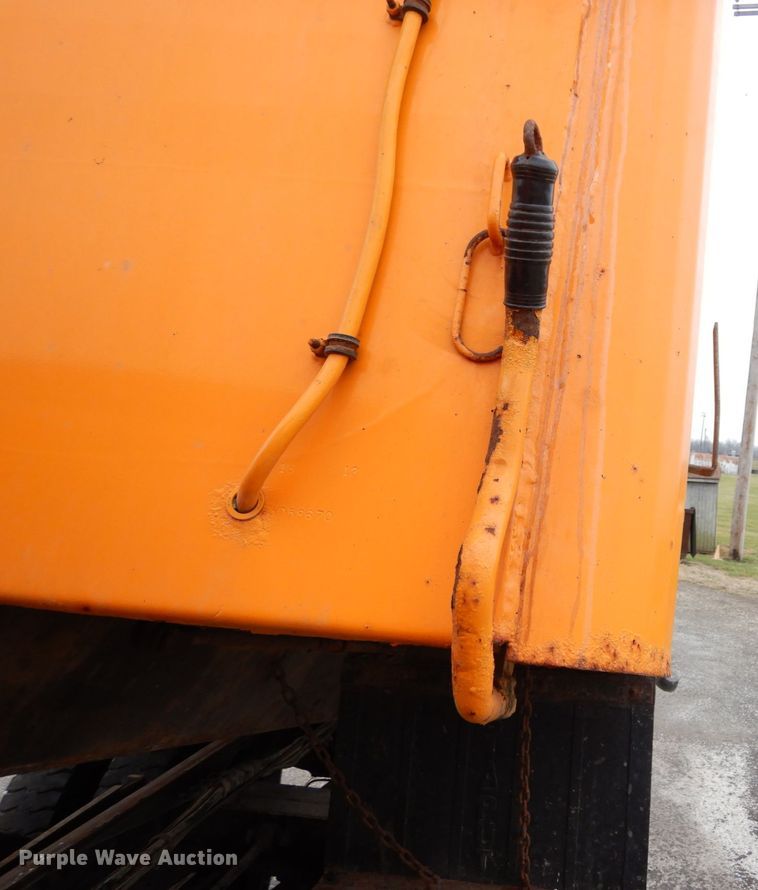 image for item JK9855 2000 International 4900  dump truck