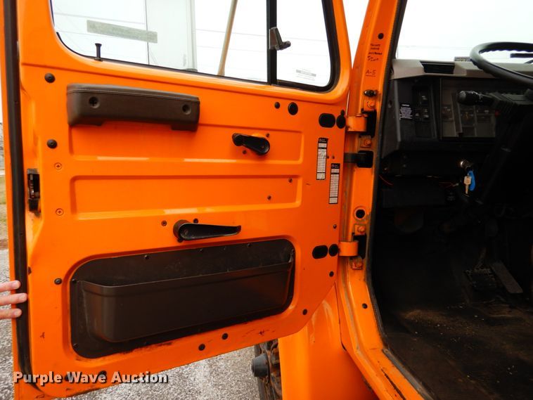 image for item JK9855 2000 International 4900  dump truck