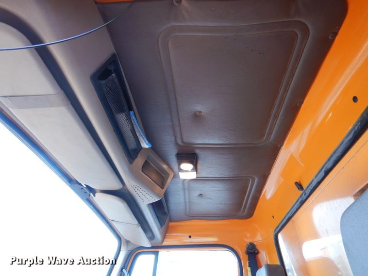 image for item JK9855 2000 International 4900  dump truck