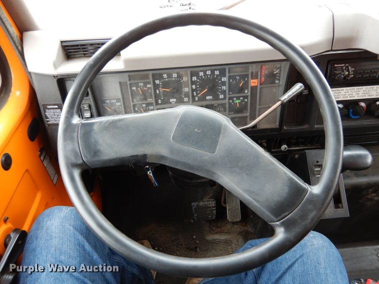 image for item JK9855 2000 International 4900  dump truck