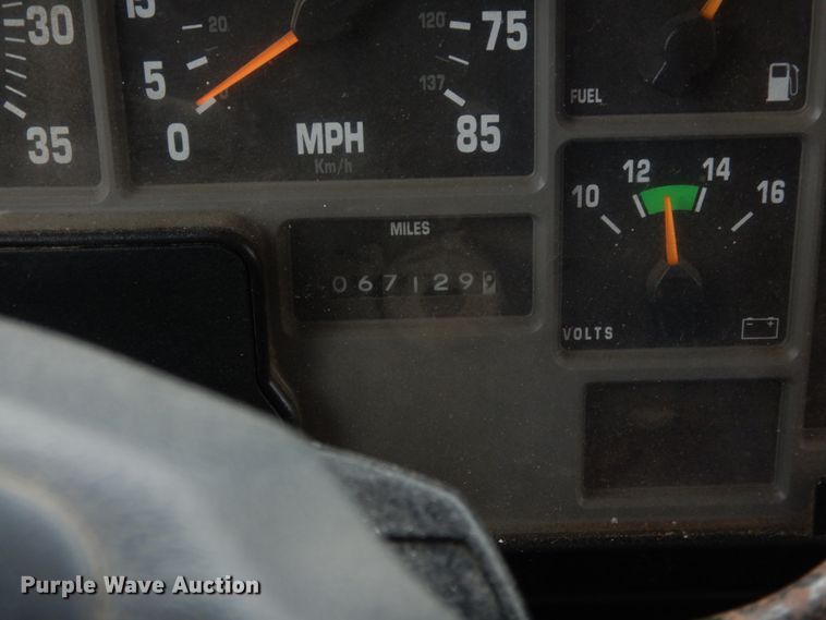 image for item JK9855 2000 International 4900  dump truck