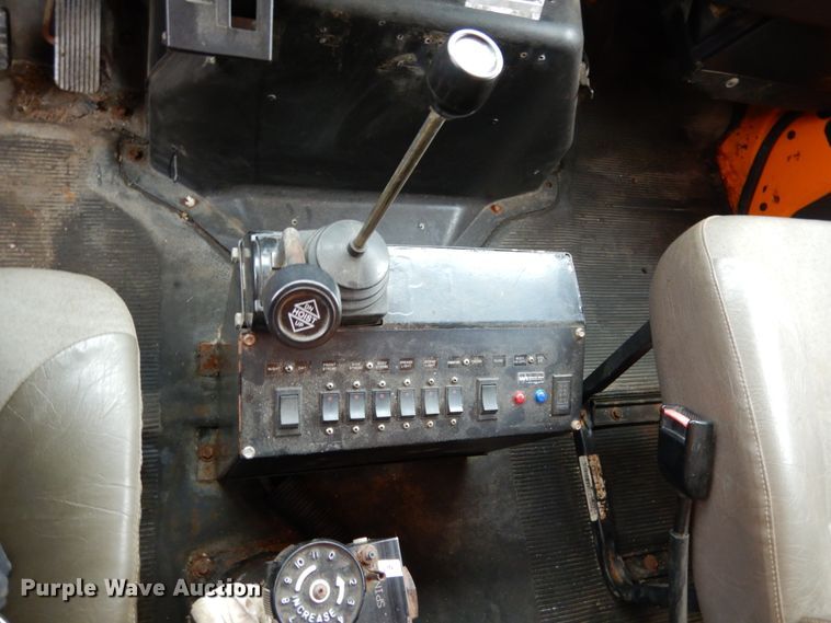 image for item JK9855 2000 International 4900  dump truck