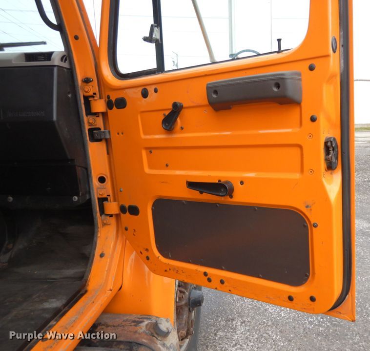 image for item JK9855 2000 International 4900  dump truck