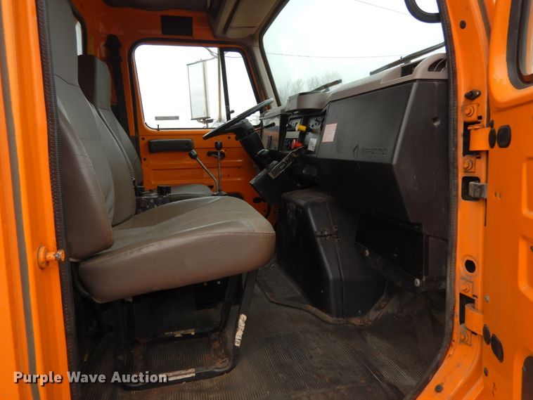 image for item JK9855 2000 International 4900  dump truck