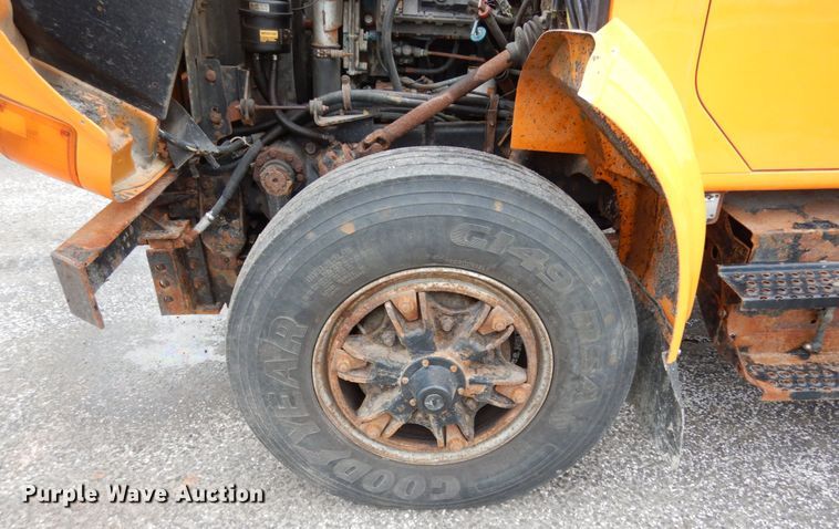 image for item JK9855 2000 International 4900  dump truck