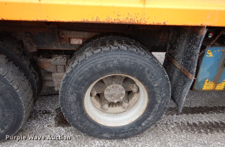 image for item JK9855 2000 International 4900  dump truck