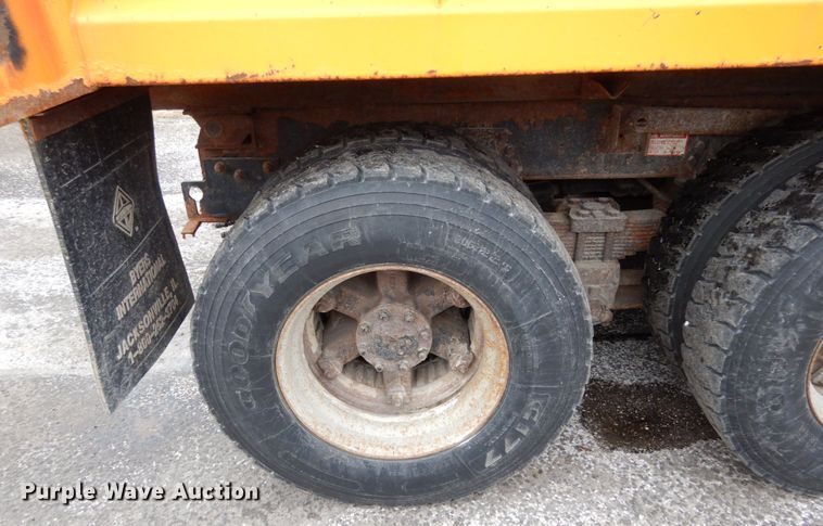 image for item JK9855 2000 International 4900  dump truck