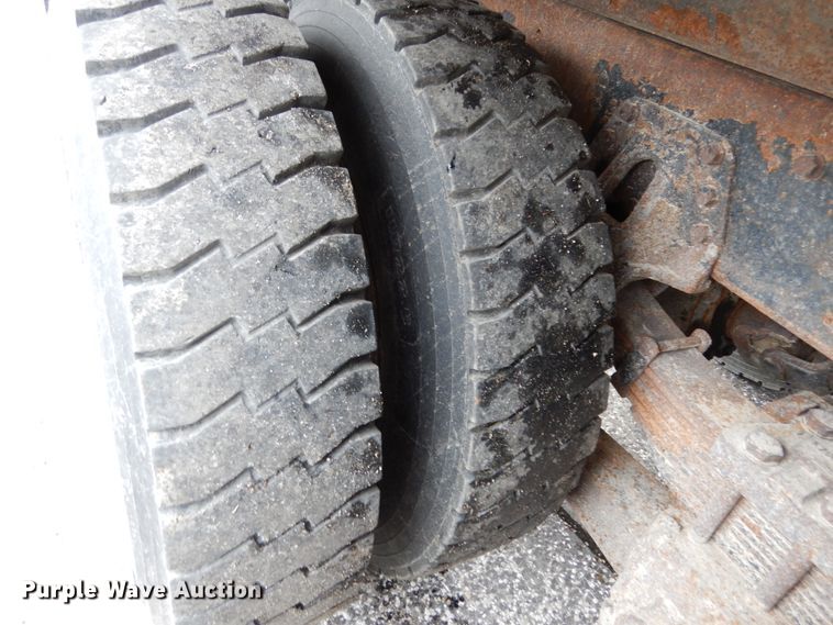 image for item JK9855 2000 International 4900  dump truck