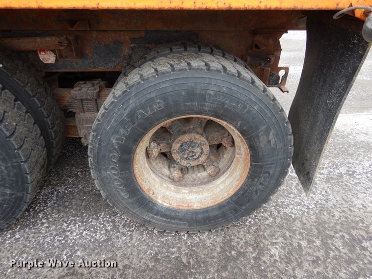 image for item JK9855 2000 International 4900  dump truck