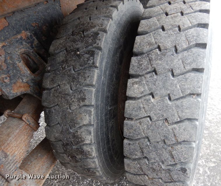 image for item JK9855 2000 International 4900  dump truck