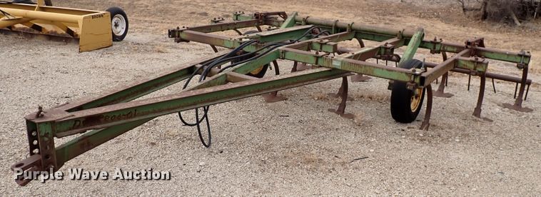image for item JU9011 John Deere 1600  field cultivator