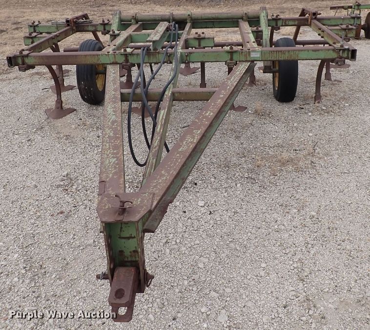 image for item JU9011 John Deere 1600  field cultivator