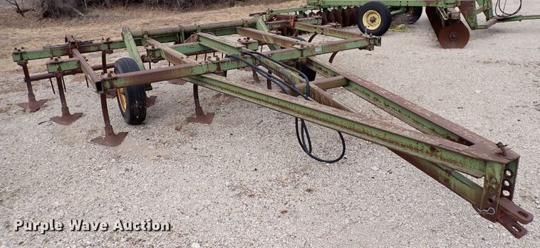 image for item JU9011 John Deere 1600  field cultivator