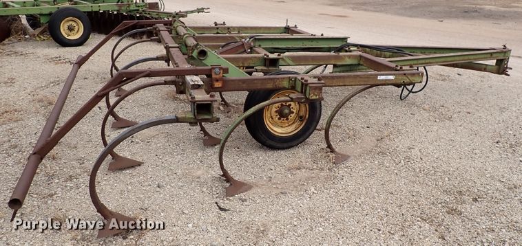 image for item JU9011 John Deere 1600  field cultivator