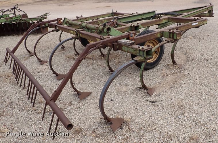 image for item JU9011 John Deere 1600  field cultivator