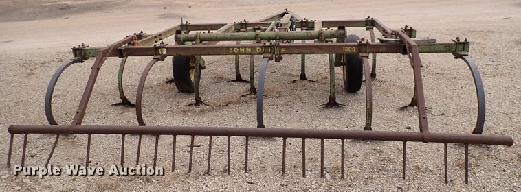 image for item JU9011 John Deere 1600  field cultivator