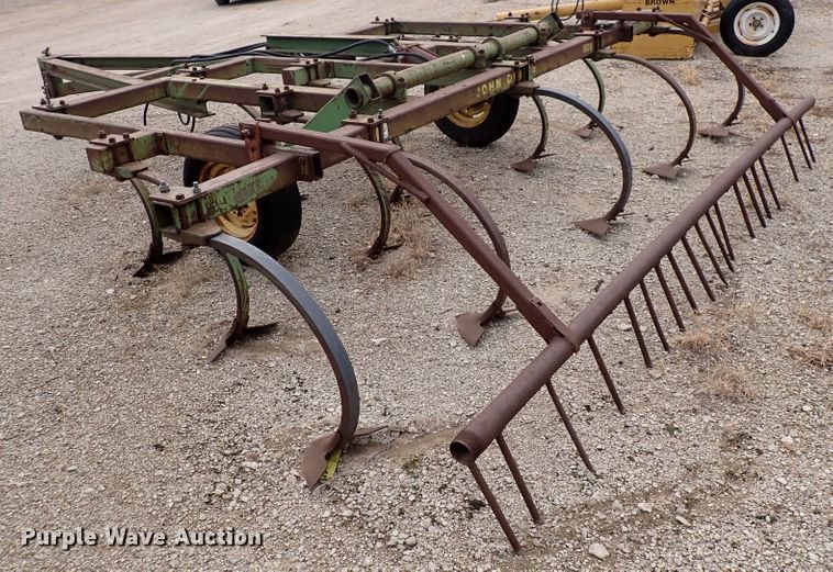 image for item JU9011 John Deere 1600  field cultivator