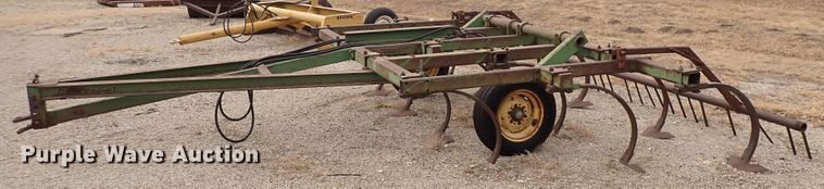 image for item JU9011 John Deere 1600  field cultivator