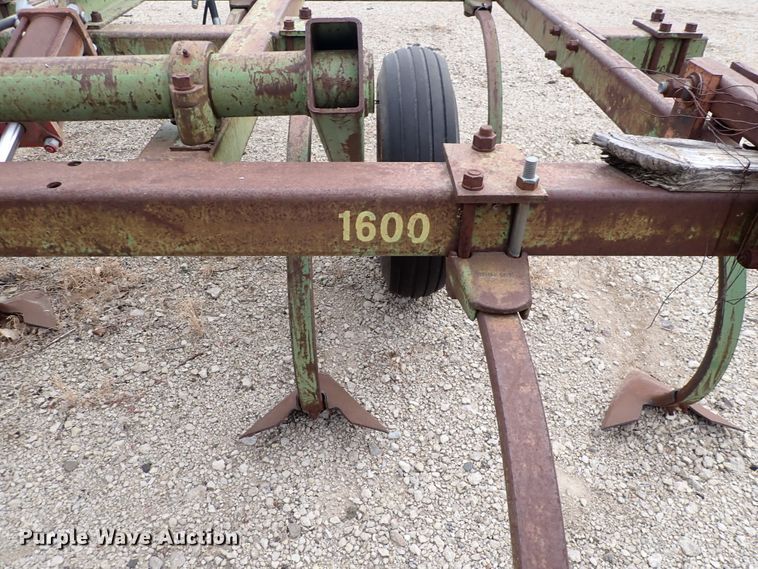 image for item JU9011 John Deere 1600  field cultivator