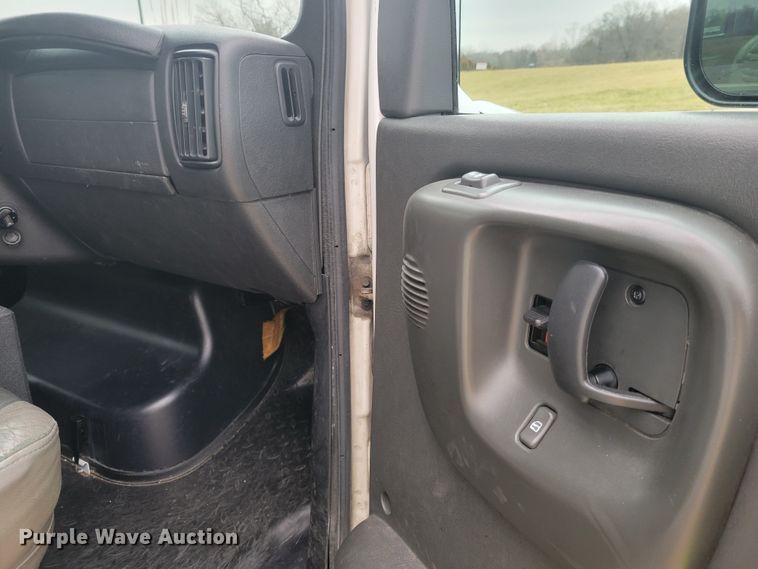 image for item KH9911 2009 GMC C4500  ambulance