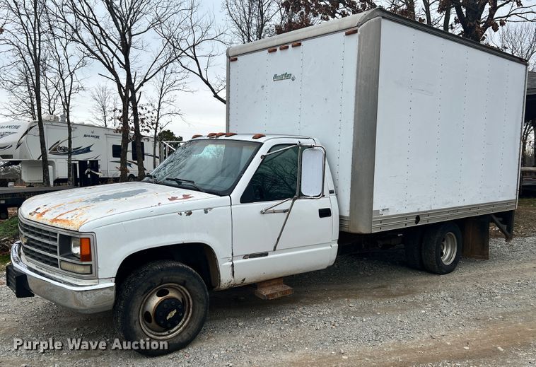 image for item KK9555 1991 Chevrolet 3500  box truck