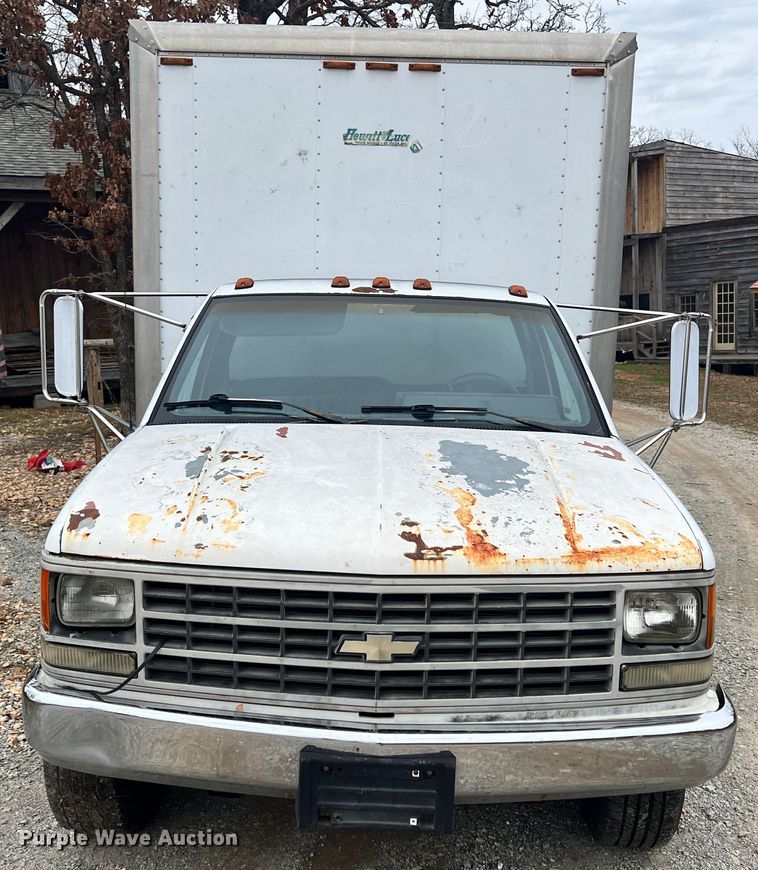 image for item KK9555 1991 Chevrolet 3500  box truck