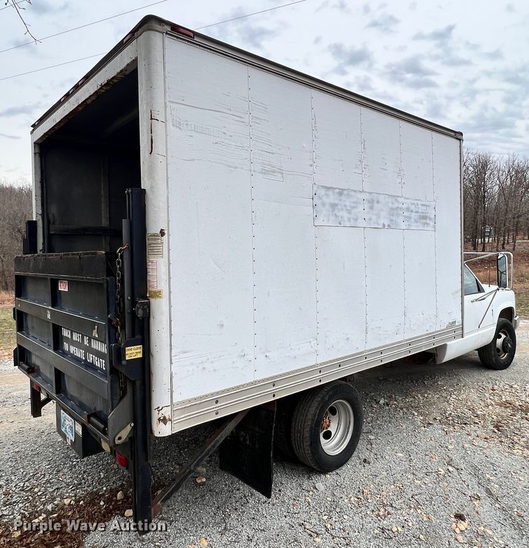 image for item KK9555 1991 Chevrolet 3500  box truck