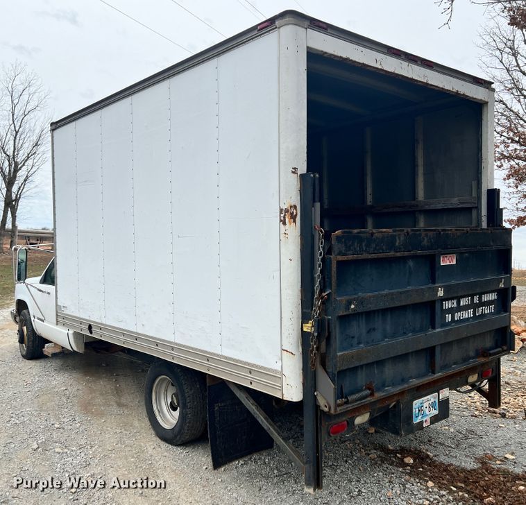 image for item KK9555 1991 Chevrolet 3500  box truck