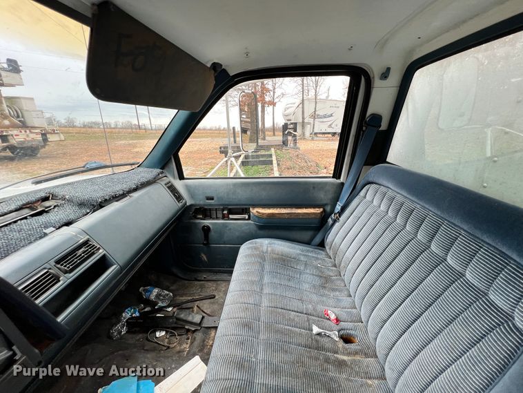 image for item KK9555 1991 Chevrolet 3500  box truck