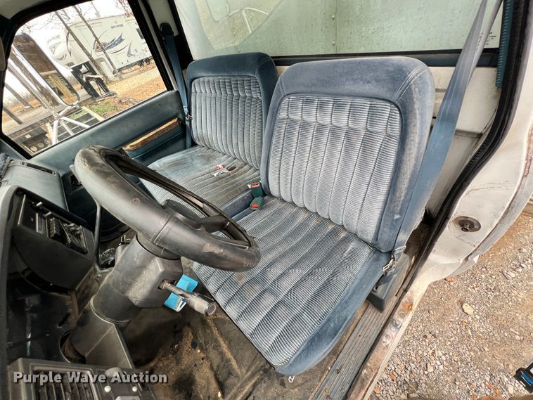 image for item KK9555 1991 Chevrolet 3500  box truck