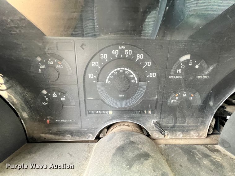 image for item KK9555 1991 Chevrolet 3500  box truck