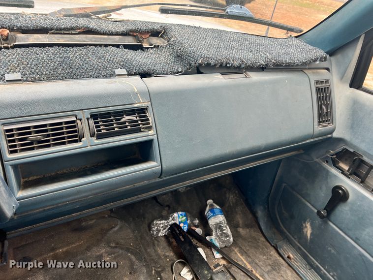 image for item KK9555 1991 Chevrolet 3500  box truck