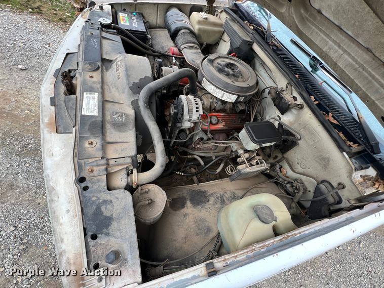 image for item KK9555 1991 Chevrolet 3500  box truck