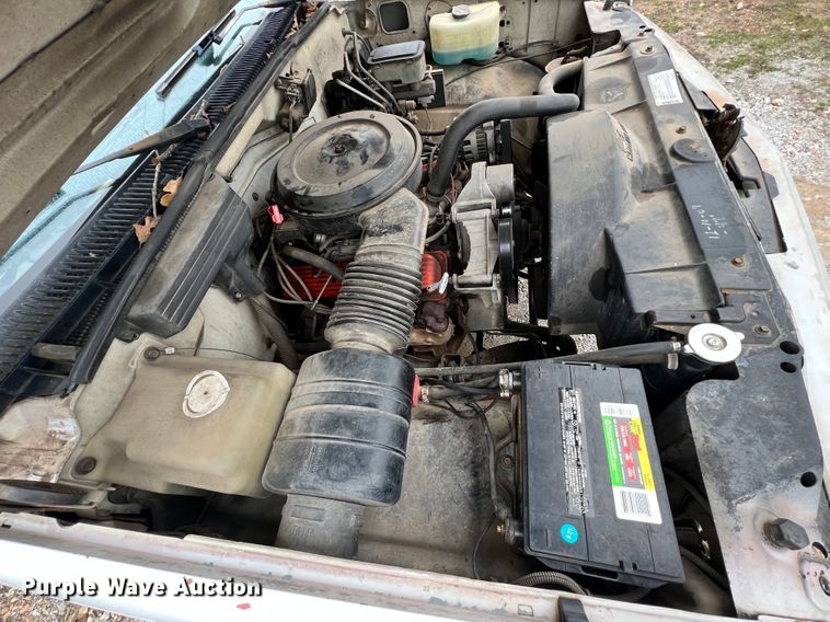 image for item KK9555 1991 Chevrolet 3500  box truck