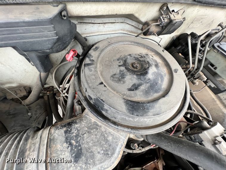 image for item KK9555 1991 Chevrolet 3500  box truck